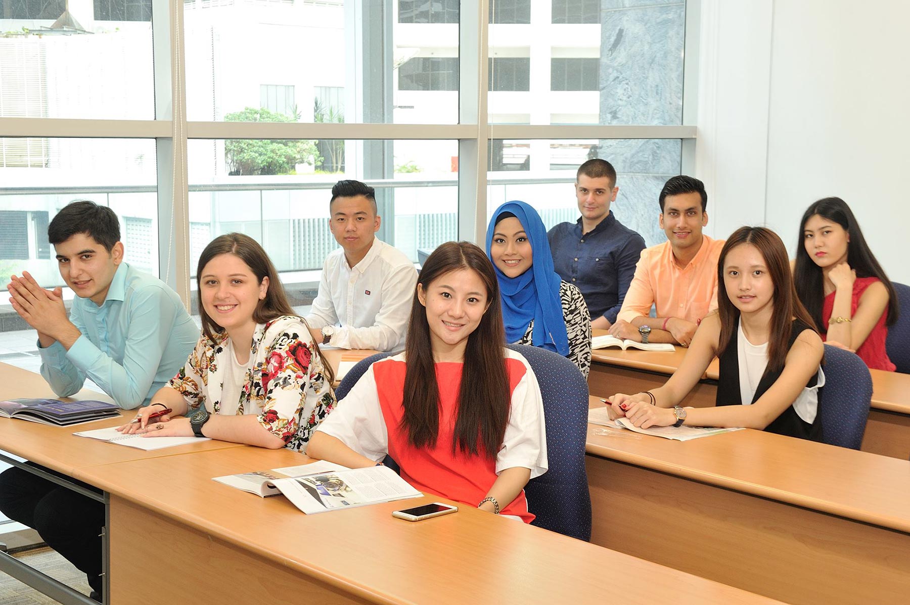Бизнес школы россии. London School of Business and Finance Singapore. Бизнес школа. Студенты Сингапура. Колледжи в Сингапуре.